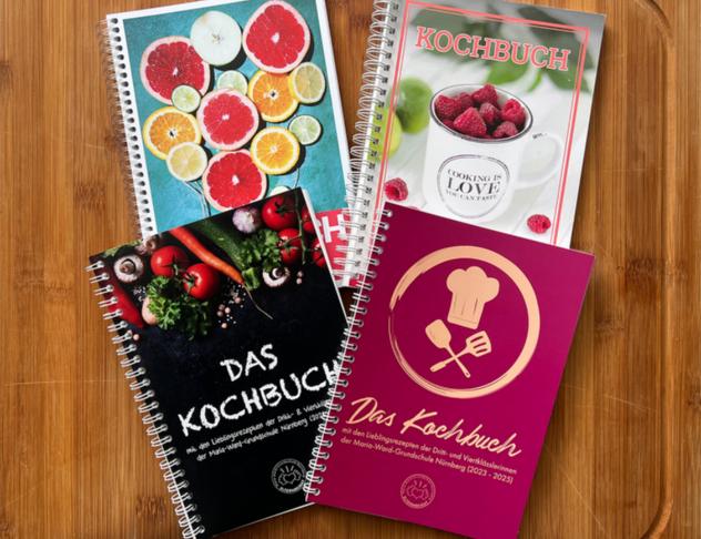 Vier Ausgaben von dem Kochbuch der Grundschule