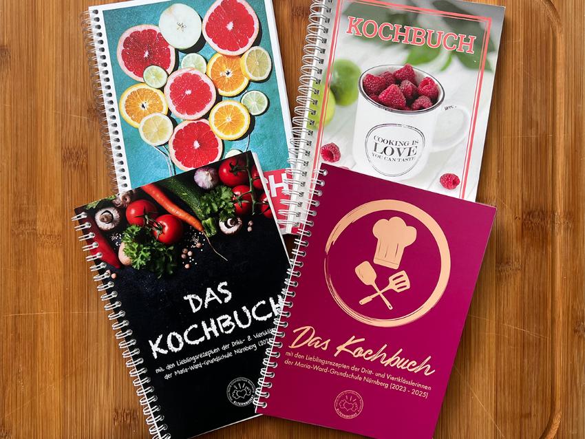 Vier Ausgaben von dem Kochbuch der Grundschule