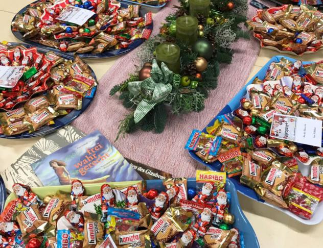Die Nikolaus-Lekereien, vorbereitet vom Elternbeirat für die Grundschule
