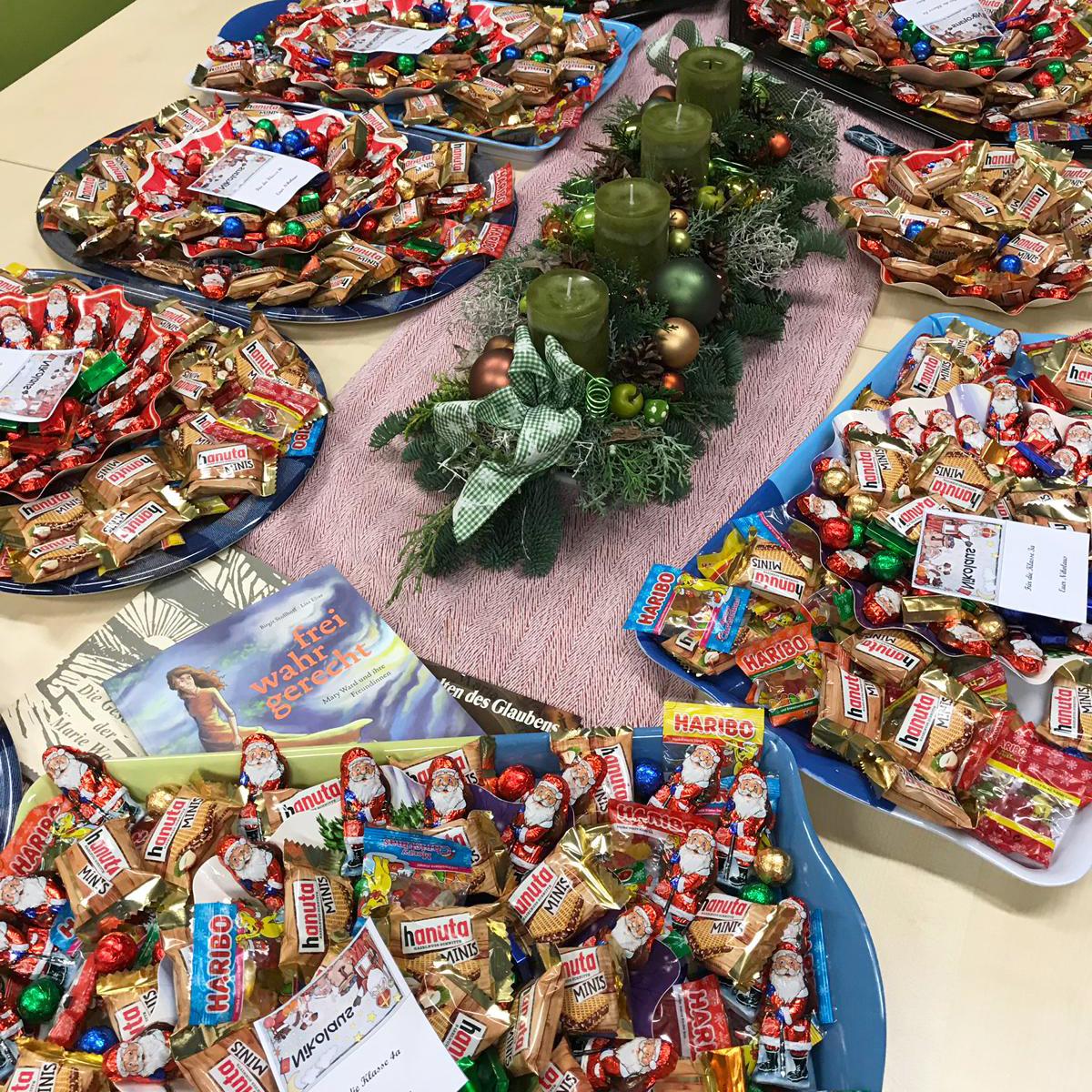 Die Nikolaus-Lekereien, vorbereitet vom Elternbeirat für die Grundschule