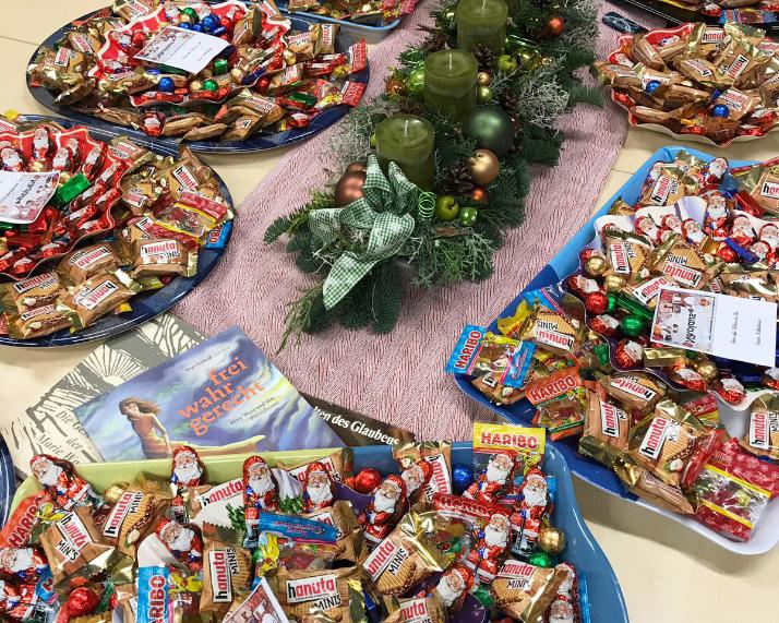 Die Nikolaus-Lekereien, vorbereitet vom Elternbeirat für die Grundschule